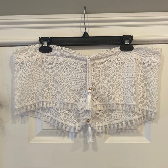 PilyQ Water Lily Napa Fringe White Lace Beach Coverup Shorts- Size M/L - Picture 1 of 9